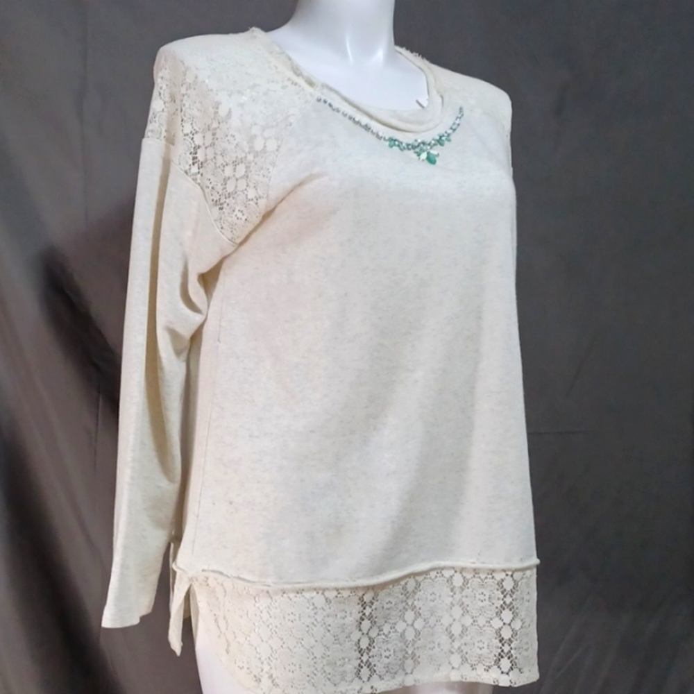 Democracy TOP SIZE XL IN A BEAUTIFUL CREAM COLOR COTTON POLYESTER BLEND